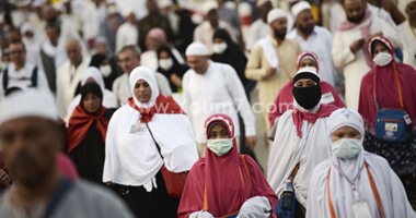 حجاج بيت الله الحرام يبدأون رمى جمرة "العقبة الكبرى"