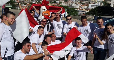 بالصور.. شكر خاص للبرازيل من لاجئى سوريا قبل مباراة مينيرو وفيلامينجو