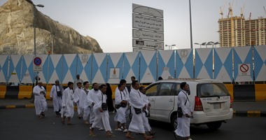 الداخلية تجهز ملابس الإحرام المطبوع عليها علم مصر لإهدائها للحجاج.. تعد قوائم بأسماء ضابطات الشرطة المصاحبات للسيدات.. وخيم مكيفة وسيارات إسعاف ووعاظ لمرافقة الحجاج وشرح المناسك