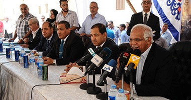 مستحقو الوحدات السكنية بمدينة بدر يهتفون: "تحيا مصر.. يحيا السيسى"