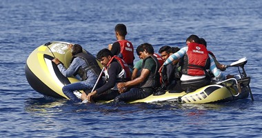 انتشال سبعة لاجئين سوريين فى مرفأ "كاليه" بفرنسا