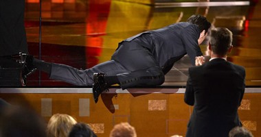 بالفيديو والصور.. 11مشهدا لا يفوتك من حفل توزيع جوائز Emmy Awards 2015.. جون هام "يزحف" على المسرح.. جين لانتش "راهبة" الحفل.. تراسى مورجان يكشف عن"كرشه".. وإيمى شومر ترقص فى الكواليس