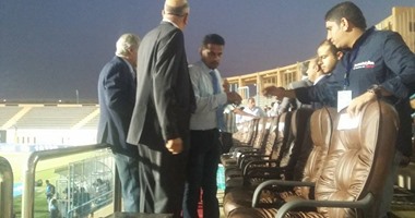 بالصور.. تجهيز مقصورة بتروسبورت قبل وصول ضيوف القمة