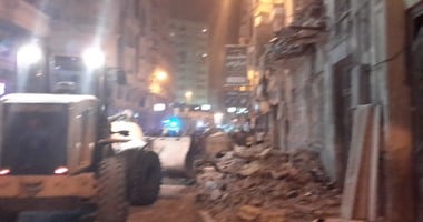 التفاصيل الكاملة لانهيار عقار دمنهور.. فيديو