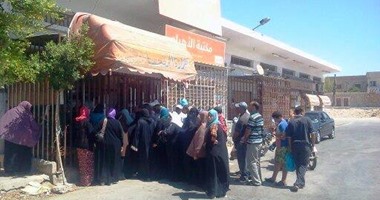 صحافة المواطن.. بالصور.. زحام ومعاملة سيئة من موظفى "توثيق الخارجية بطلخا"
