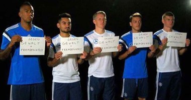 نجوم منتخب ألمانيا يرحبون باللاجئين السوريين