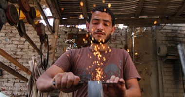 سنَّان السكاكين.. مهنة فرعونية احترفها المصريون تواجه شبح الانقراض