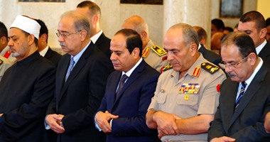 السيسى ورموز الدولة يؤدون صلاة العيد  بمسجد المشير طنطاوى