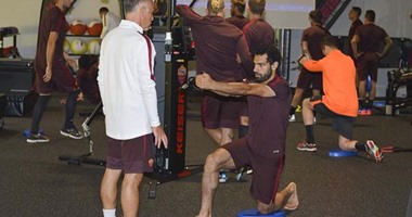 بالصور.. محمد صلاح يتدرب فى الجيم إستعداداً لـ"كاربى"