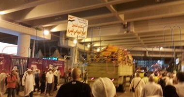 السلطات السعودية تنتهى من نقل جثث الحجاج وتنظيف الطرق من آثار حادث "منى"