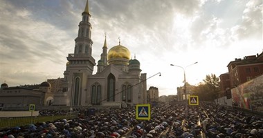 ملايين المسلمين يؤدون صلاة عيد الأضحى حول العالم