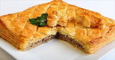 عارف أكلتك فى العيد أصلها إيه...المصرى معروف بفتته ورقاقه وخلطته..الفتة اختراع فرعونى والرقاق عثمانى ومش إحنا بس بتوع الفشة والكرشة الأوربيين كمان بياكلوها