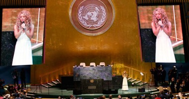 شاكيرا تغنى داخل مقر الامم المتحدة لنجم "البيتلز" الراحل جون لينون