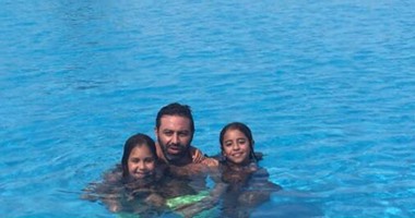 الثعلب يحتفل بالعيد وسط بناته والطبيعة الساحرة