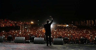 بالصور.. الهضبة عمرو دياب يتألق فى حفل جماهيرى بـ"رأس سدر"