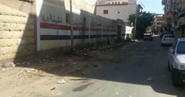 رفع مخلفات القمامة فى محيط المدارس بدمياط استعدادا للعام الدراسى الجديد