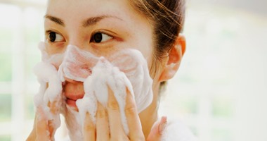 عادات سيئة لازم تتخلى عنها.. لو عايزة تحافظى على بشرتك