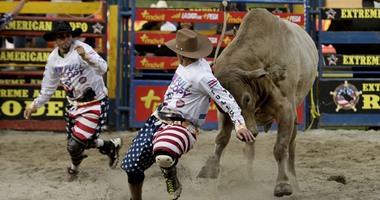 بالصور.. إثارة وتشويق بمسابقات Extreme Rodeo لرعاة البقر بـ"فلوريدا"