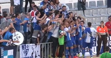 بالفيديو.. لاعب إسبانى يحتفل بهدفه بسيلفى مع الجماهير