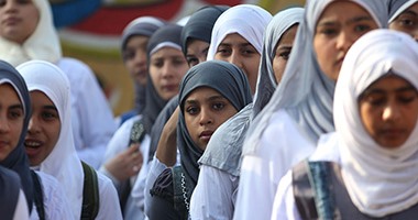مدارس البنات.. أوكار الجنس والضحك واللعب والحب.. والتعليم آخر القائمة..الروج.. والملقاط.. والمراية.. والبنطلون الجينز..حاجات غير الكتب والأقلام هتلاقيها فى الشنطة المدرسية..والوصايا الـ10لبنات المدارس