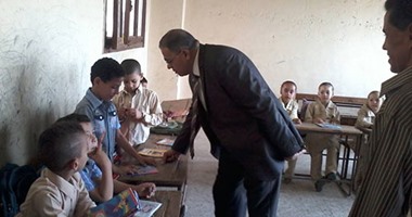 مدير إدارة القناطر الخيرية يتفقد عددا من المدارس صباح اليوم الثانى للدراسة