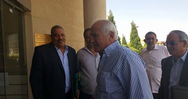 كواليس غرفة الملابس.. طاهر الشيخ يرفض معاونة بازوكا بعد سقوط "الدولاب" عليه