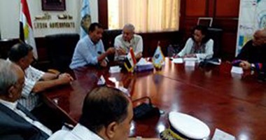 بالصور.. وزيرا السياحة والآثار ومحافظ الأقصر يعاينون مقبرة "توت عنخ أمون" لمتابعة الكشف التاريخى عن مقبرة "نفرتيتى".. وزعزوع يجتمع بأصحاب البازارات لمناقشة أزماتهم.. ويحضرون حفلا بمعبد الأقصر