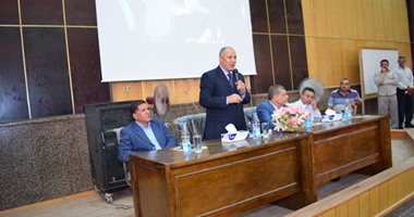 بالصور.. رئيس جامعة سوهاج يتفقد العملية التعليمية