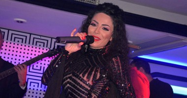 رقص اللبنانية دوللى شاهين يشعل حفلا بالمعادى