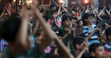 الرسم أسهل من المظاهرات..رسام فلسطينى يعكس معاناة أطفال بلاده بجدارية 20مترا