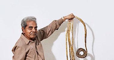 بالصور.. هندى يدخل موسوعة جينيس بسبب أظافره "لم يقصها منذ 62 عاما"