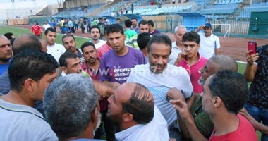 بالصور.. جماهير المحلة ترفض رحيل مصطفى الزفتاوى