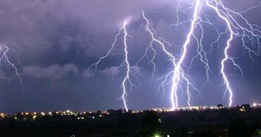 وفاة 97 هنديا بسبب صواعق البرق