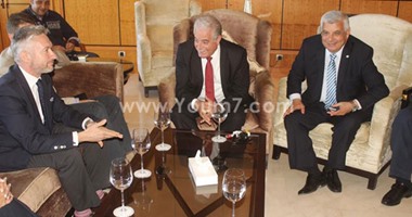 بالصور.. محافظ جنوب سيناء يستقبل وفدا بريطانيا بشرم الشيخ