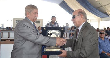 بالصور.. محافظ الإسماعيلية يعطى إشارة بدء انطلاق بطولة الجمهورية للشركات
