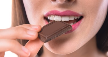 ديلى ميل: تناول الشيكولاتة الداكنة مفتاح الحصول على ليلة نوم جيدة
