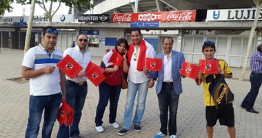 بالصور سبورتا توزع أعلام على جمهور الأهلى فى مدريد