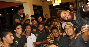 بالفيديو.. حسام عرفات يحتفل بعيد ميلاد أحمد العش بالرقص على الأغانى الشعبية