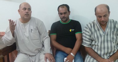 بالصور.. الحزن يخيم على أهالى قرية برج مغيزل بكفر الشيخ بعد غرق صيادين فى المياه الليبية.. أسر المفقودين: أوضاعنا سيئة وعلى الدولة سرعة تقديم الدعم.. نقيب الصيادين: نطالب بصرف تعويضات لأهالى المنكوبين