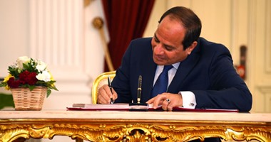 لماذا يغيب رجال الأعمال الكبار عن جولات السيسى الخارجية والداخلية؟.. قضايا الفساد وصندوق "تحيا مصر" والخوف من الرئيس أهم الأسباب.. السيسى لا يعادى رجال الأعمال ولكنه يرفض فساد بعضهم