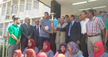 بالصور.. إيقاد شعلة أسبوع شباب الجامعات العاشر من "أسوان"