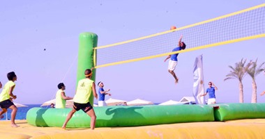 بالصور.. فريق Bossaball البرازيلى يشعل الأجواء فى الساحل الشمالى