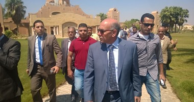 الصحف الأمريكية: القبض على وزير الزراعة انعكاس لوعد السيسى بمكافحة الفساد.. صراع بين الحكومة الأمريكية وشركات التكنولوجيا حول أنشطة التجسس.. ومسئولة أمريكية تطلب إعفاءها من إصدار تراخيص زواج للمثليين