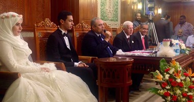 عقد قران نجل أبو العلا ماضى يجمع مؤيدى 30 يونيو و"النشطاء" ورموز حكم الإخوان.. رئيس حزب الوسط وجه دعوات لمؤسسى 6 أبريل.. وهشام قنديل وأبو الفتوح وخالد على أبرز الحضور..وجورج إسحق: "ماحدش له عندى حاجة"
