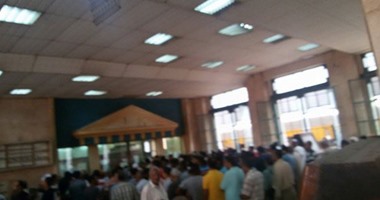 الصعايدة عالقون بعد العيد.. 180 جنيهاً أجرة للفرد والقطارات كاملة العدد