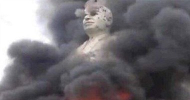 على طريقة "وداعا لينين".. تماثيل الزعماء تدفع ثمن فساد الأنظمة.. حافظ الأسد ولينين الأكثر تعرضا للإهانة بين "الرؤساء".. وصدام حسين تكاتف الجميع على تحطيمه