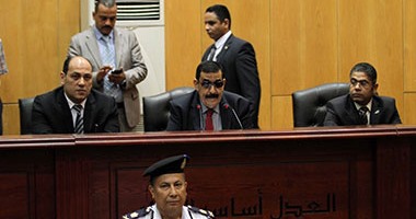 بدء محاكمة 5 موظفين بأحد البنوك لاتهامهم بالاستيلاء على 3 ملايين جنيه