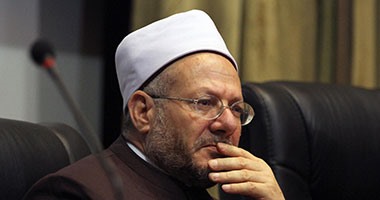 المفتى: يجب التوازن بين العبادة والعمل فلا تسرف فى التراويح وتذهب لعملك مجهدا