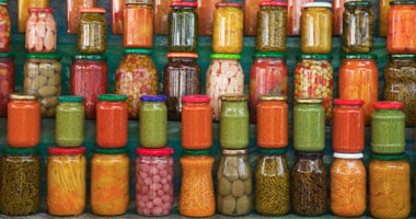 لو عايز تحافظ على صحة بشرتك فى رمضان.. ابعد عن الطرشى و"ميته"