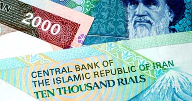 هبوط غير مسبوق للعملة الإيرانية والشرطة تعتقل متلاعبين بسوق النقد